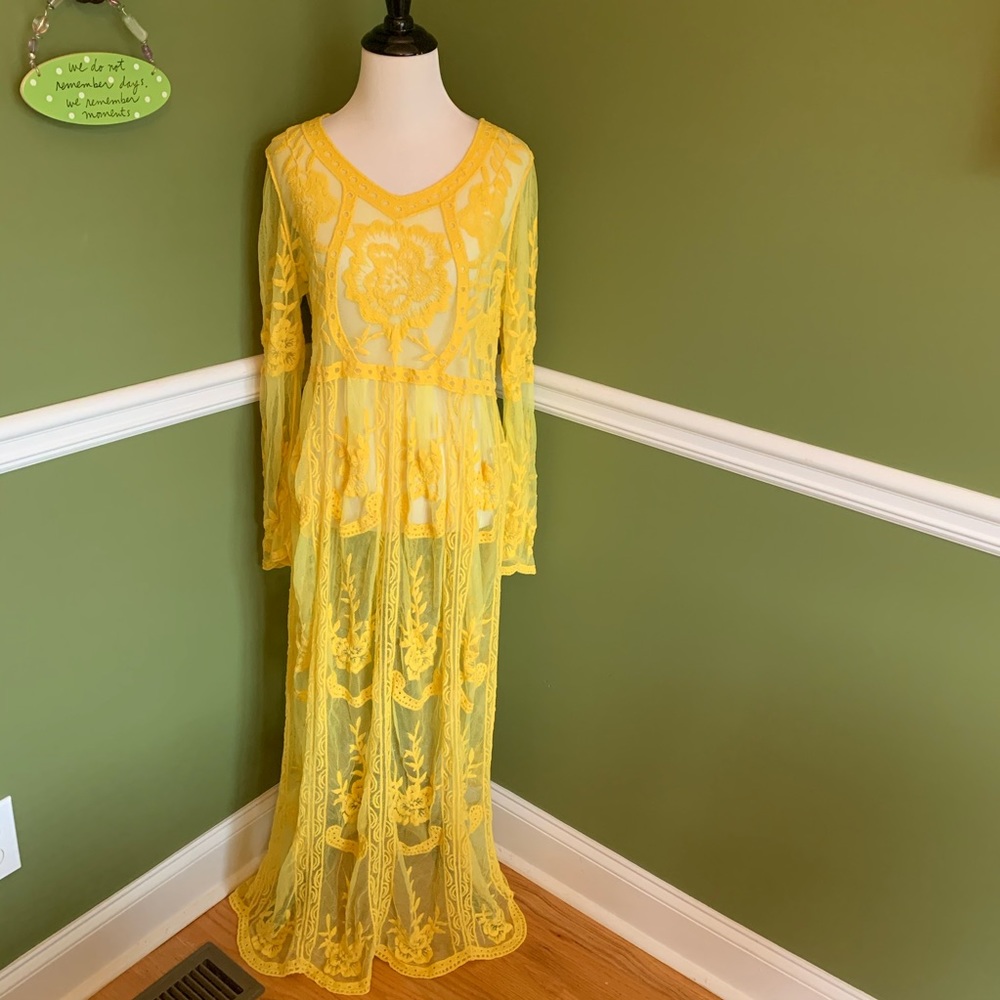 Boho Lace Photoshoot Maternity Dress - Picture 6 of 8